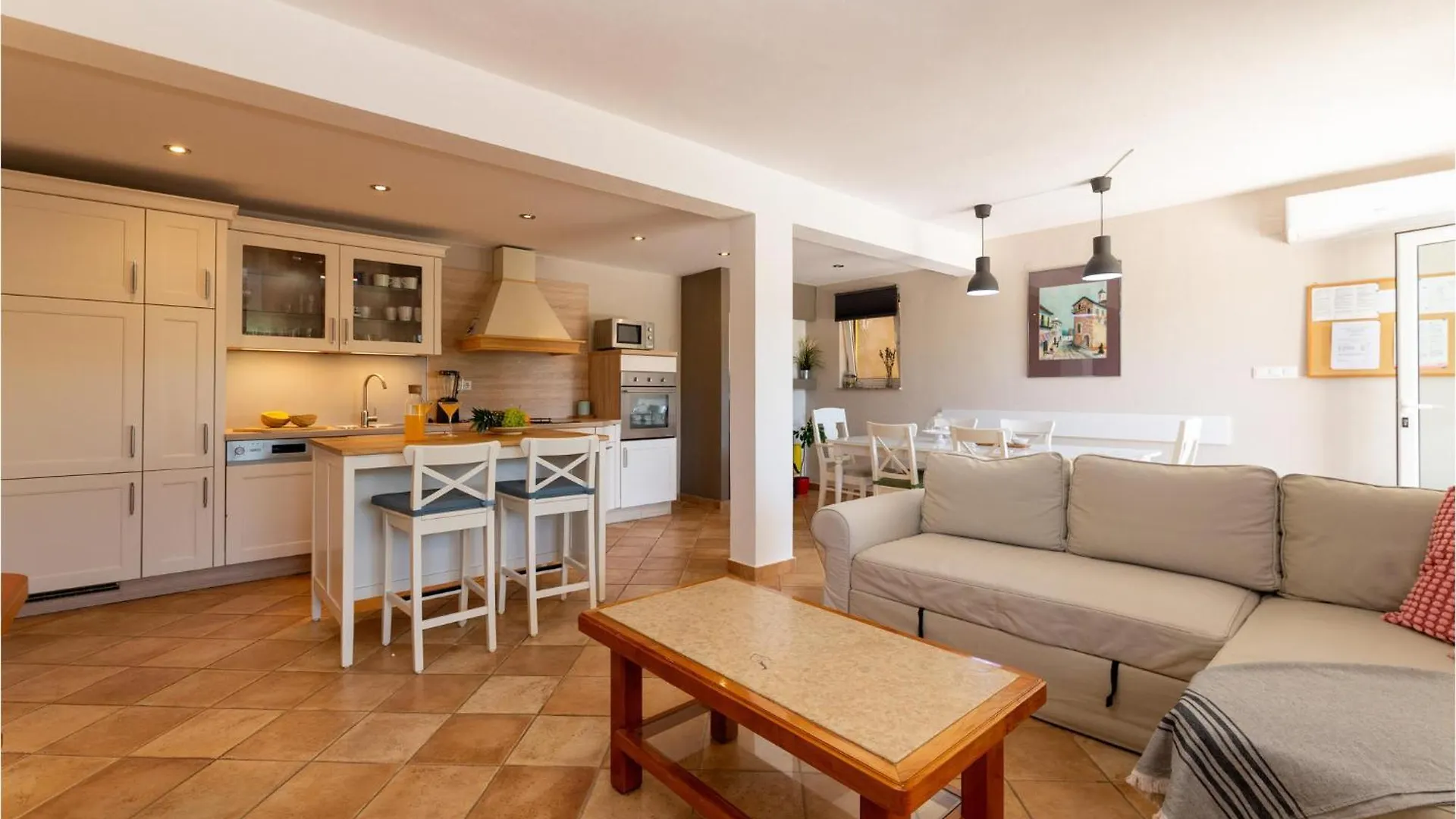 3 Bedroom Cozy Home In Obrovac Сasa de vacaciones