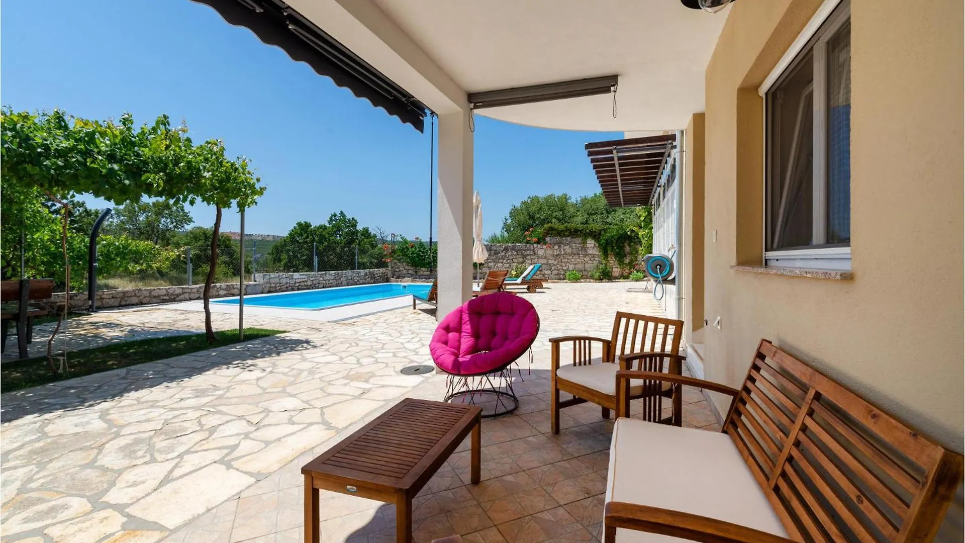 3 Bedroom Cozy Home In Obrovac 0*,