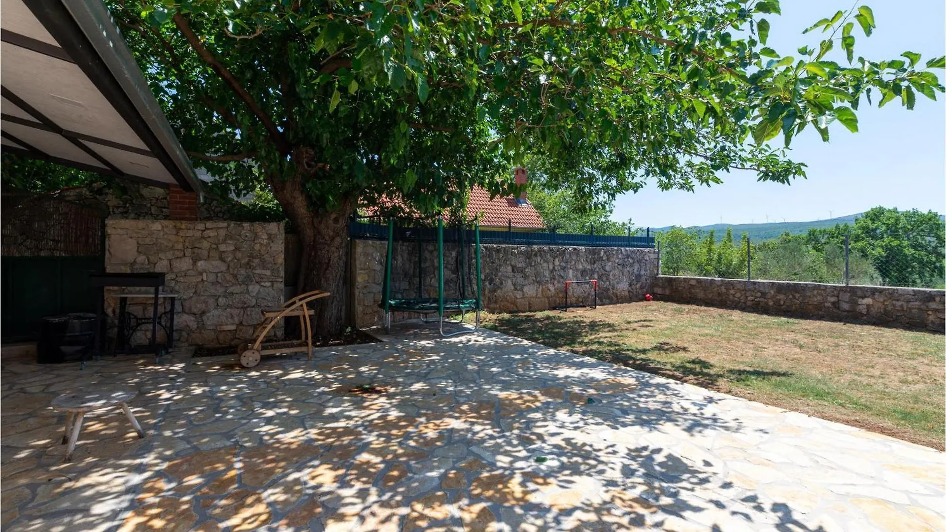 3 Bedroom Cozy Home In Obrovac Сasa de vacaciones