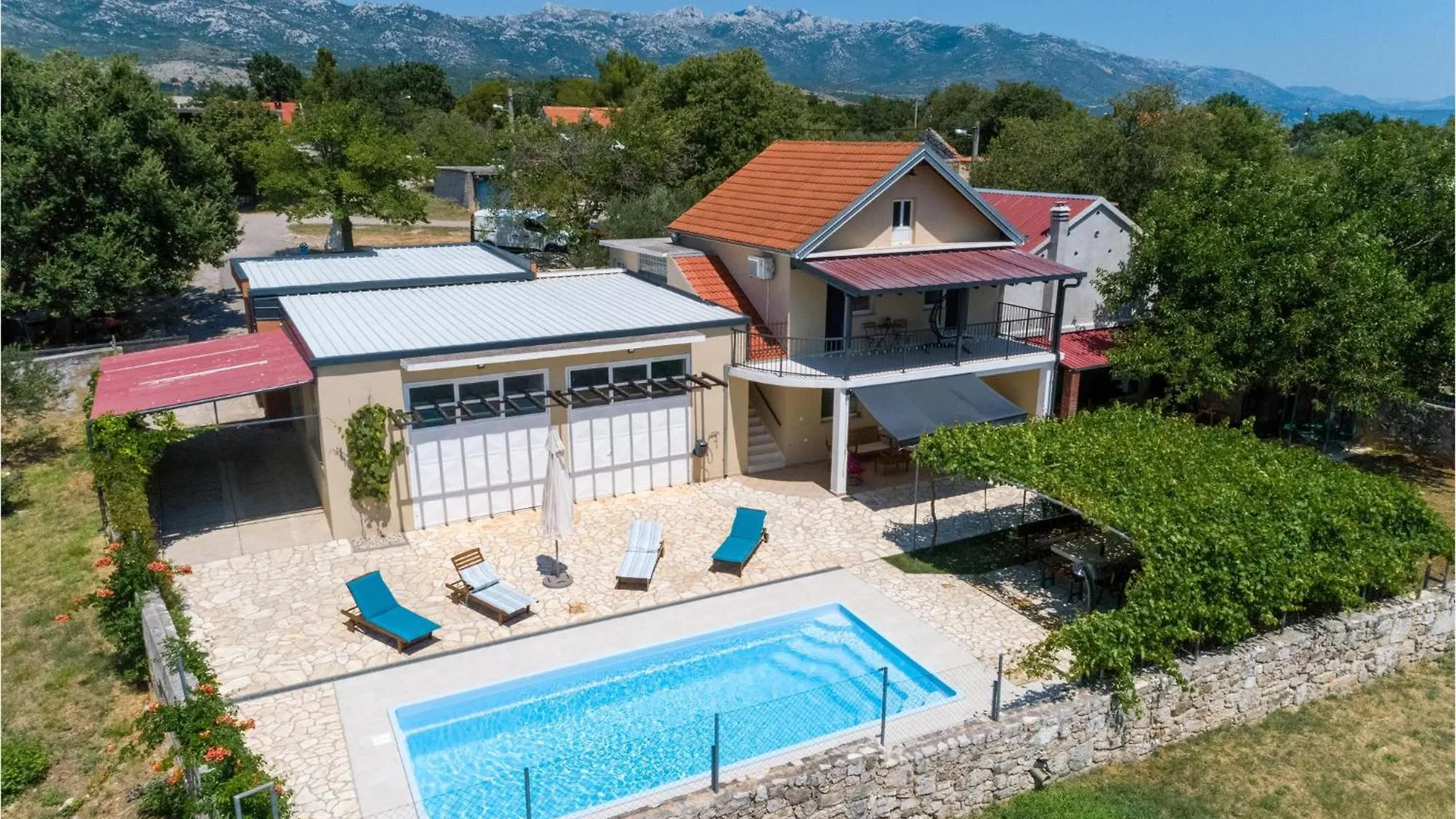 3 Bedroom Cozy Home In Obrovac 0*,